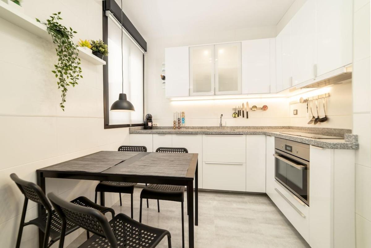 -Malagasunapts- Stylish City Centre Pool&Parking Dış mekan fotoğraf